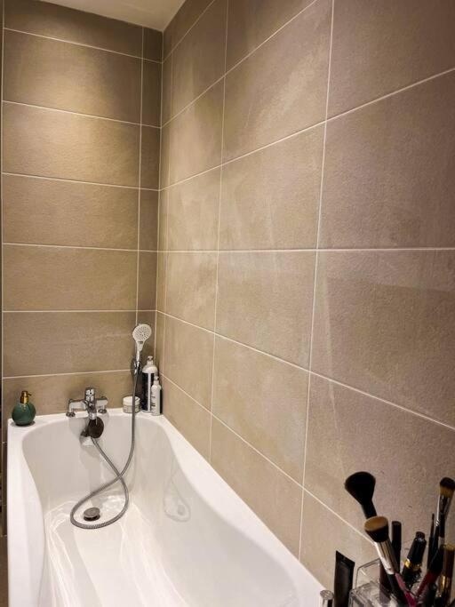 Poussan Appartement Charmant Et Calme Dans L'Herault מראה חיצוני תמונה